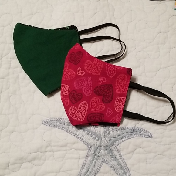 Trio of holiday facemask and free touchkey - Picture 2 of 9